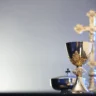 kielich puszka liturgiczna i krzyż